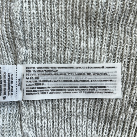 Hollister Knit Off-the- shoulder Sweater (size S) - Picture 6 of 6